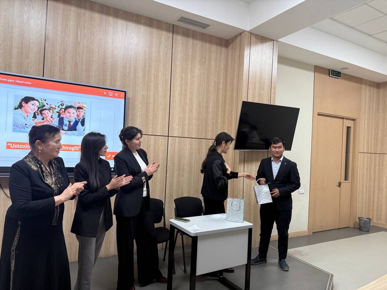 “Ustozim – hayotim chirogʻi” mavzusida tadbir boʻlib oʻtdi